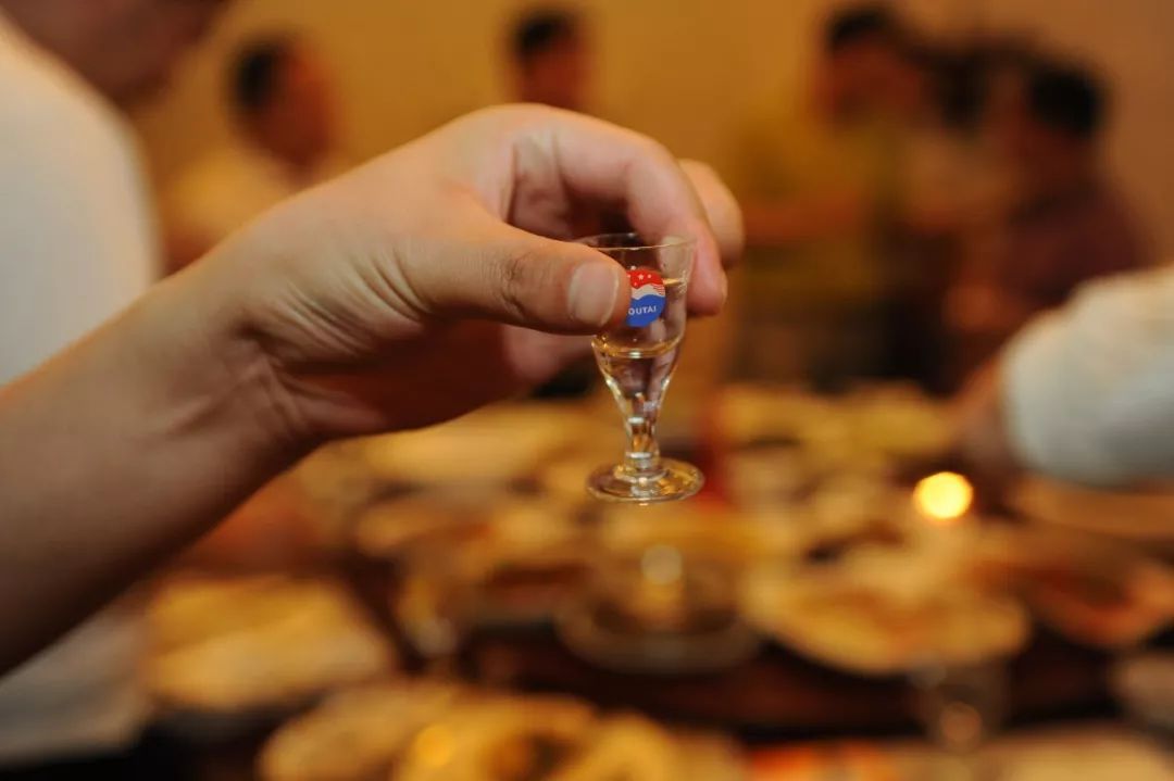白酒真的越陳越香嗎？保質(zhì)期與最佳品飲期的科學(xué)解讀